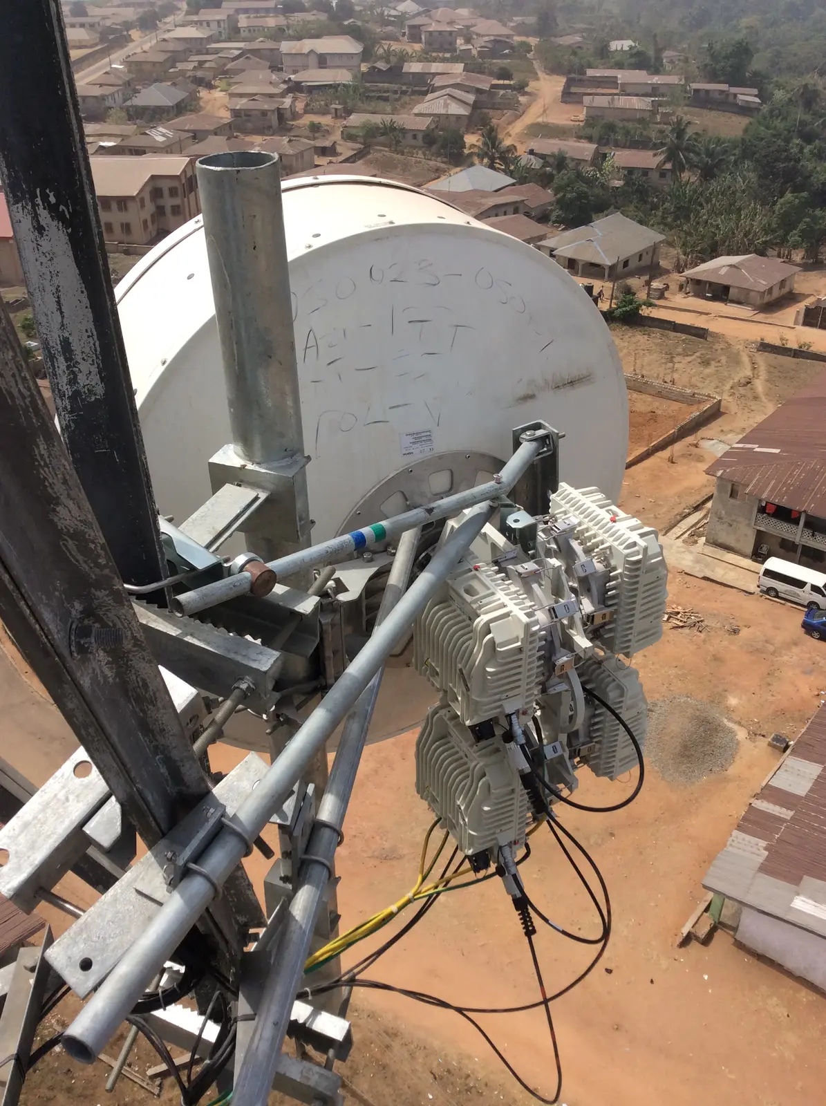 Radio link equipment secured to a telecommunications structure